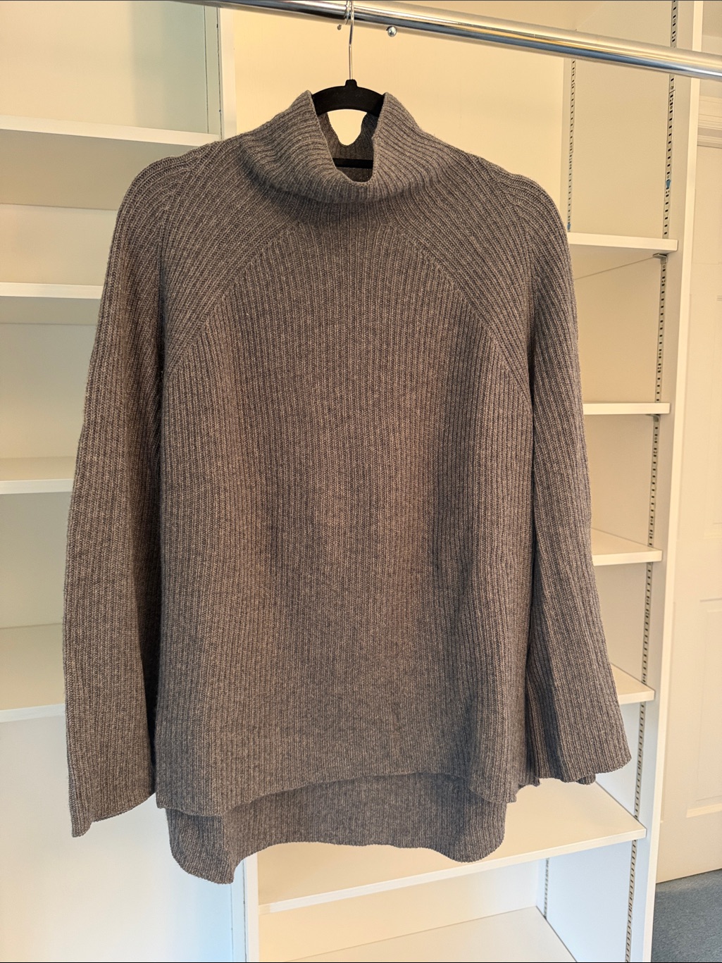 Nakedcashmere Kora Cashmere Mock Neck Swearer In Shadow Heather